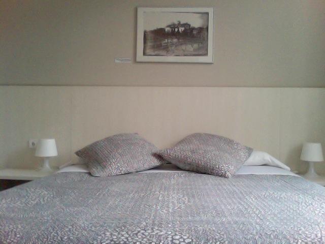 Estacio Del Nord Hotel Vic Room photo
