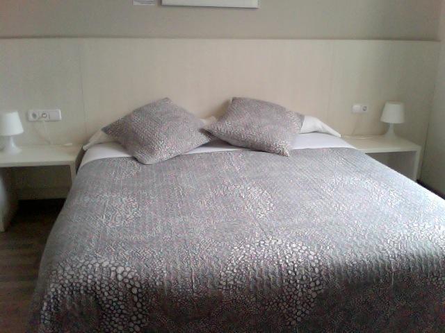 Estacio Del Nord Hotel Vic Room photo